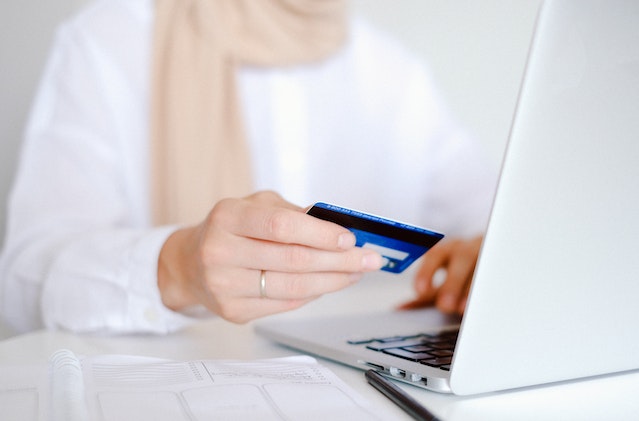 a tenant making an online payment on their laptop